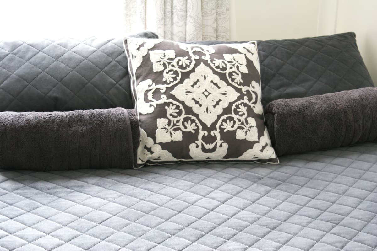 Comfort tweepersoonskamer, gedeelde badkamer (Room 6) | Een strijkplank/strijkijzer, babybedden, extra bedden, gratis wifi
