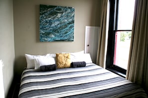 Room 5 Large Queen