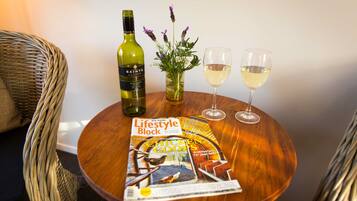 Estudio | Ropa de cama de alta calidad, escritorio, wifi gratis