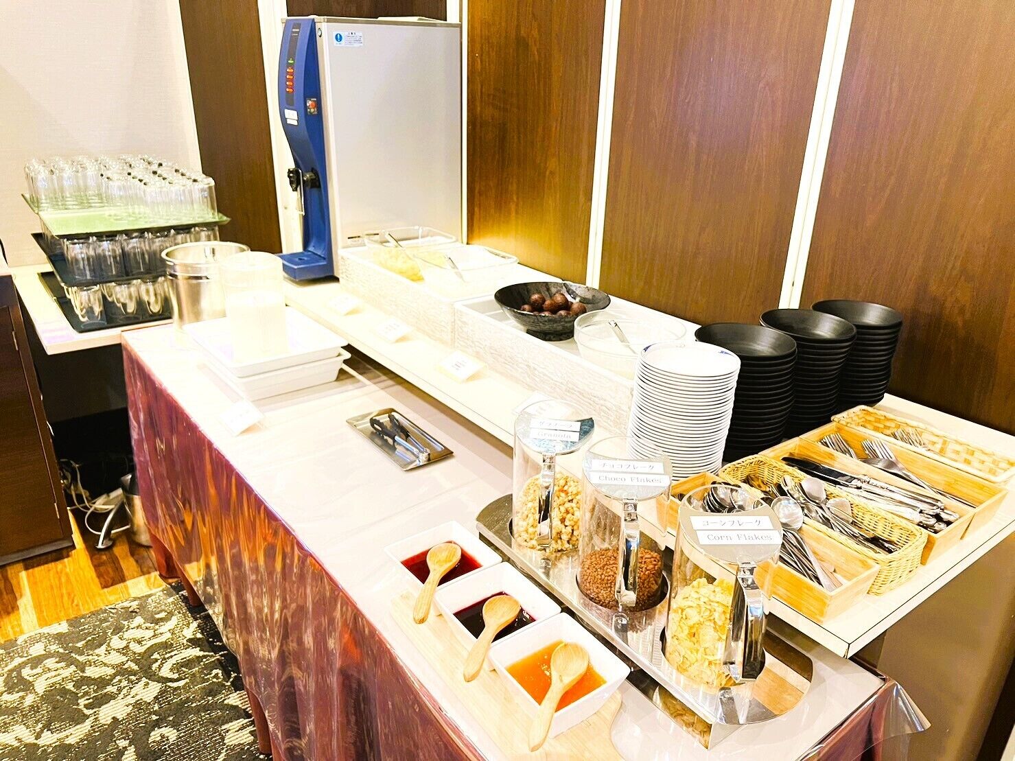 daily buffet breakfast (jpy 1500 per person)