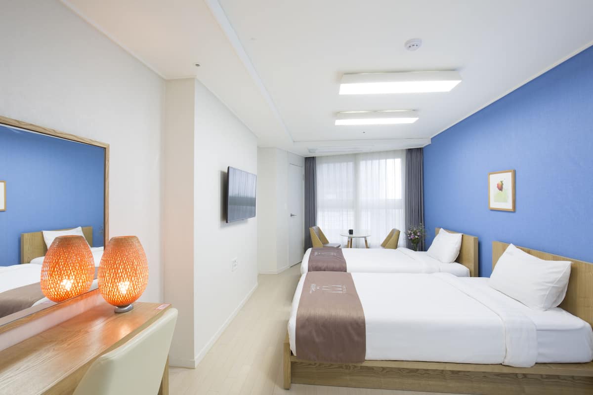 Blackout drapes, soundproofing, rollaway beds, free WiFi