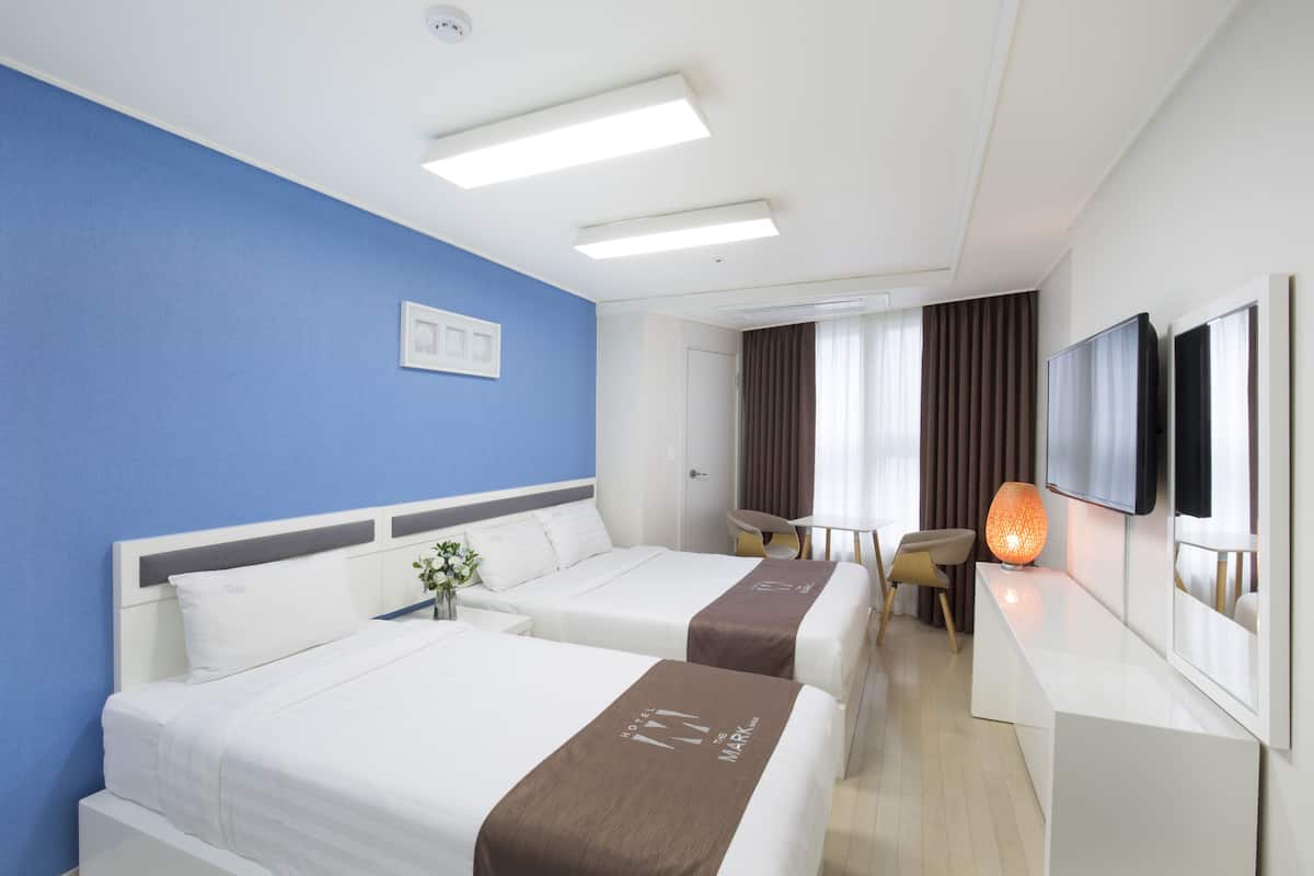 Habitación Deluxe con 2 camas individuales | Cortinas blackout, insonorización, camas extra y wifi gratis