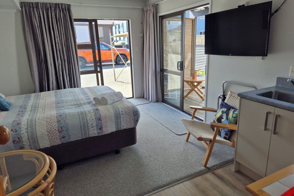 basic studio, 1 king bed | 1 bedroom, premium bedding, individually decorated