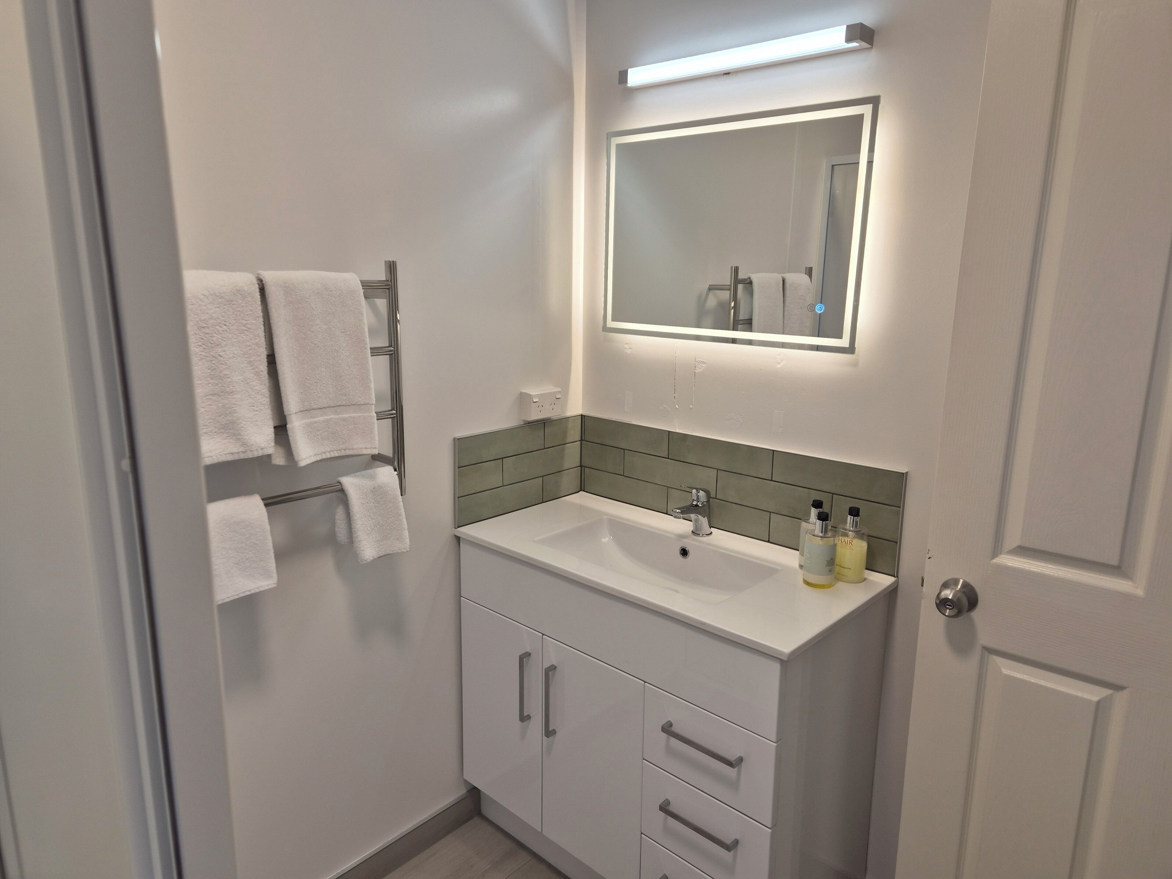 no. 9 - two bedroom ground floor apartment | bathroom | shower, free toiletries, hair dryer, towels