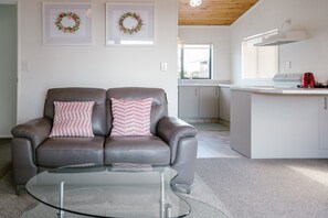 Apartment, 1 Schlafzimmer (No. 13, Upstairs) | Wohnzimmer