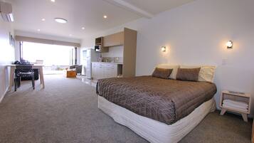 Studio (Supreme Beachfront Apartment) | Luxe beddengoed, individueel gedecoreerd, individueel gemeubileerd