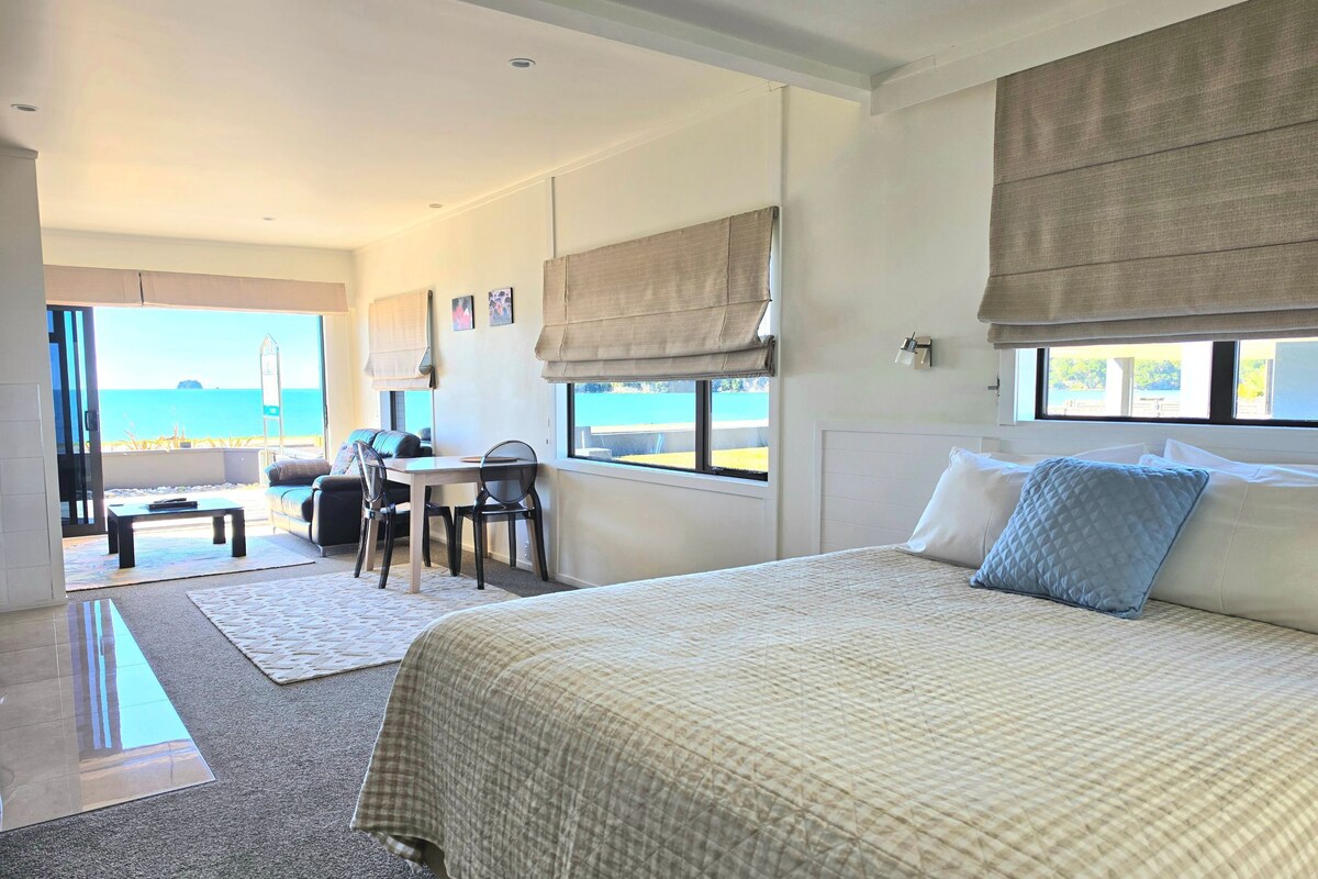 Studio (Supreme Beachfront Apartment) | Luxe beddengoed, pillowtop-bedden, een strijkplank/strijkijzer
