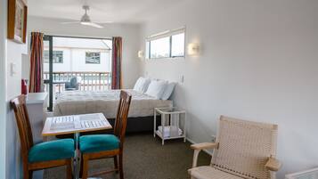 Estudio (No. 12, Upstairs) | Ropa de cama de alta calidad y decoración personalizada