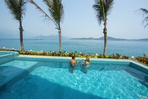Kolam renang outdoor