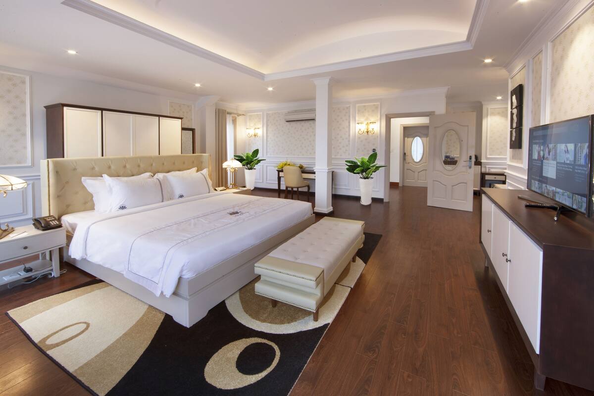 Executive Suite Double Bed | Minibar, caja de seguridad en la habitación, escritorio y camas extra