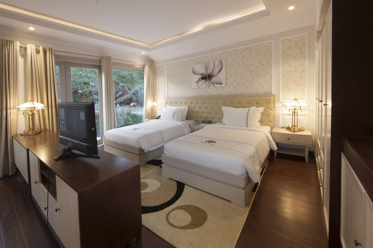Junior Suite Twin Bed  | Minibar, in-room safe, desk, rollaway beds (surcharge)