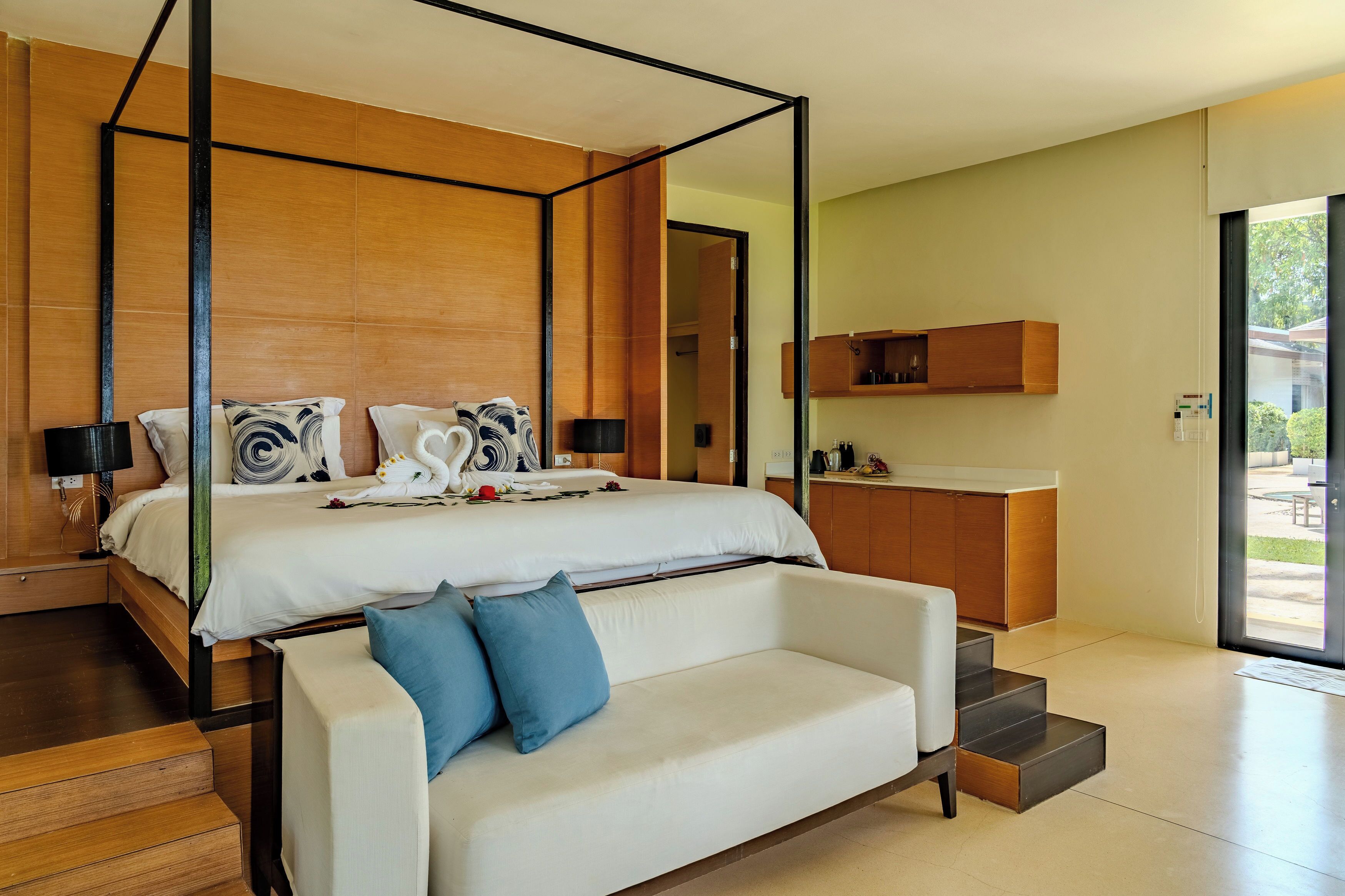 Artículos del minibar gratis y caja de seguridad en la habitación 