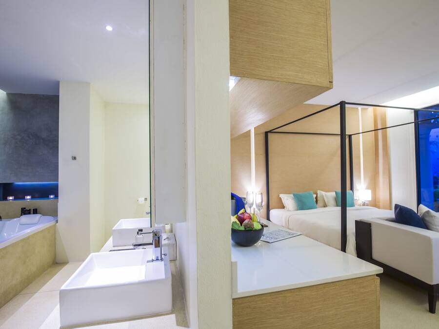 Suite with Couple Bath