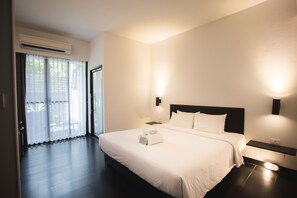 Minibar, in-room safe, desk, blackout curtains - iWualai Hotel (Chiang Mai)