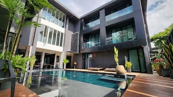 ด้านหน้าที่พัก