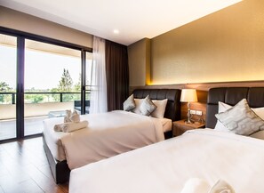 Skrivebord, blendingsgardiner og wi-fi (inkludert)