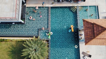 Outdoor pool, pool loungers