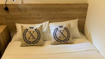 Standard Room, 1 Katil Ratu (Queen) | Peti besi dalam bilik, meja, seterika/papan seterika, Wi-fi percuma