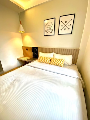 Superior Room, 1 Queen Bed | In-room safe, desk, iron/ironing board, free WiFi - Mixx Express Hotel Sunway (Petaling Jaya)