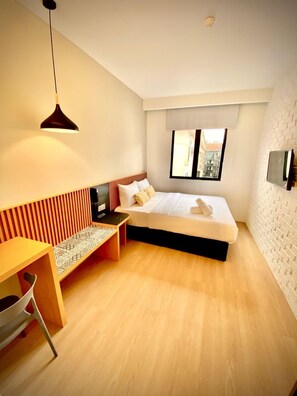 Quarto casal superior | Área de estar | Smart TV 32 polegadas com canais digitais