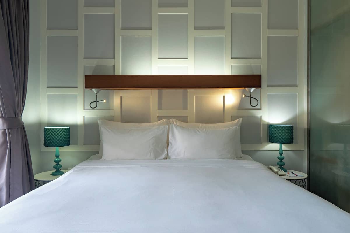 1 bedroom, in-room safe, desk, blackout curtains
