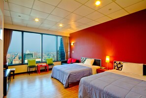 Phòng 4 có tầm nhìn toàn cảnh, quang cảnh thành phố | Minibar, bàn, màn/rèm cản sáng, truy cập Internet không dây miễn phí 