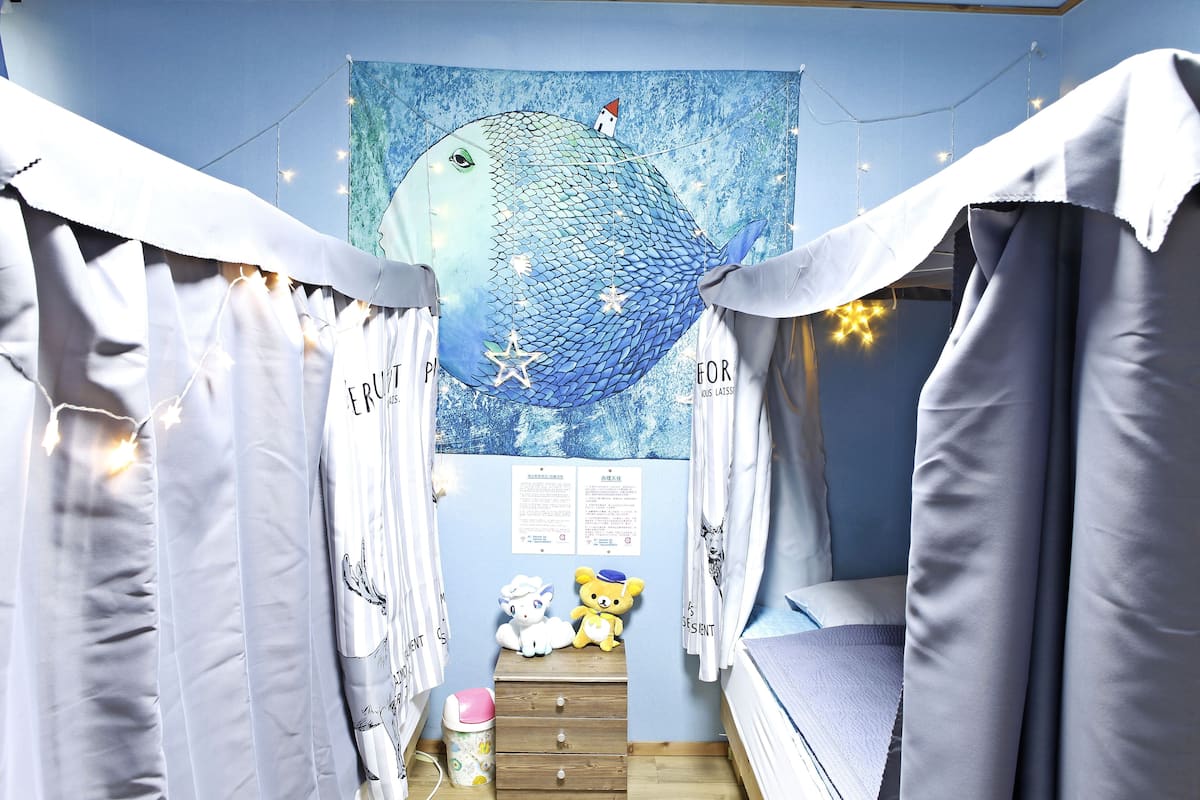 Dormitorio compartido, solo para mujeres (2 persons) | Ropa de cama de alta calidad y caja de seguridad en la habitación
