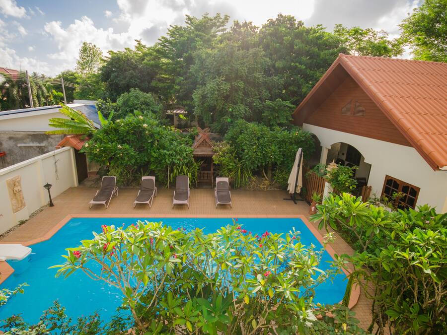 Outdoor pool, pool loungers