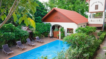 Outdoor pool, pool loungers