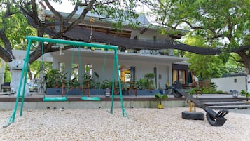 Children’s play area – outdoor
