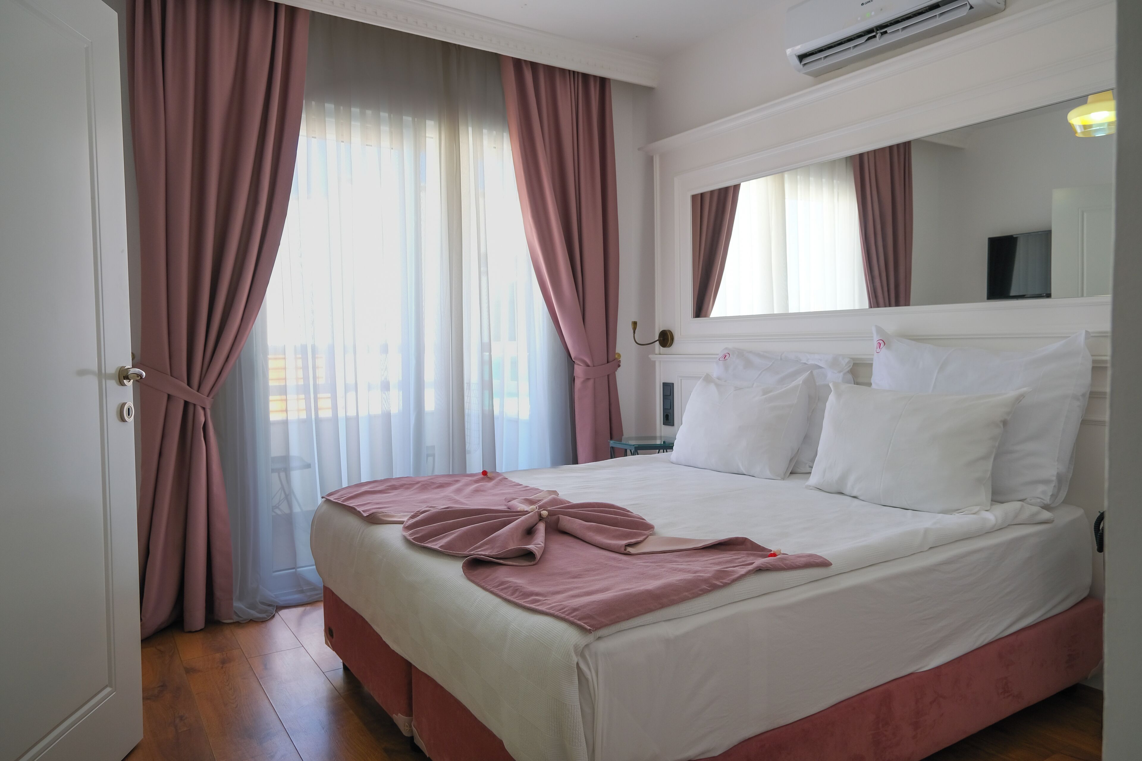 Family Suite | Premium bedding, down duvets, minibar, in-room safe