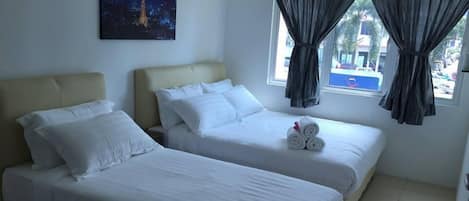 Driepersoonskamer | Een bureau, gratis wifi