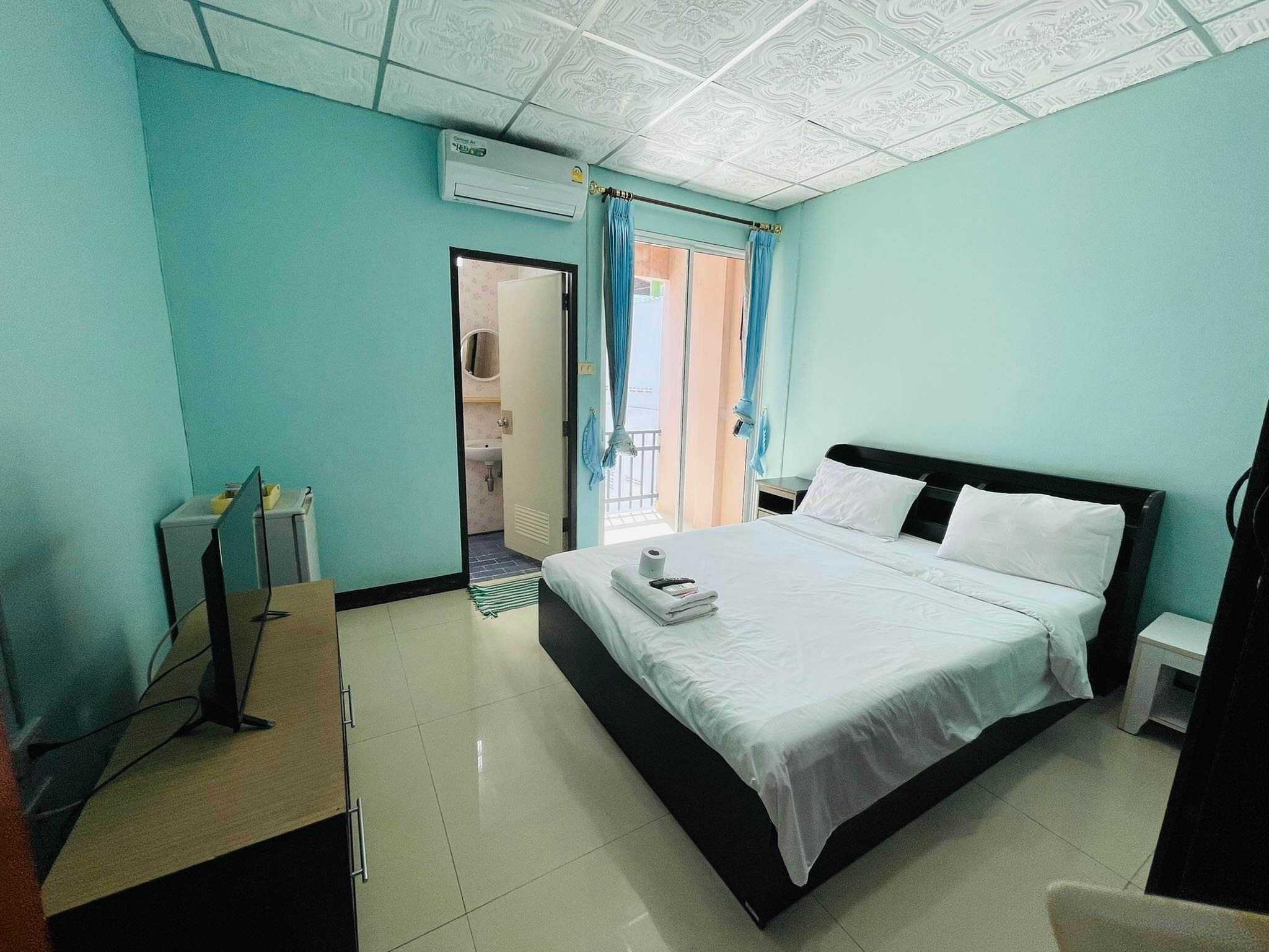 Standard Double Room | In-room safe, blackout drapes, rollaway beds, free WiFi