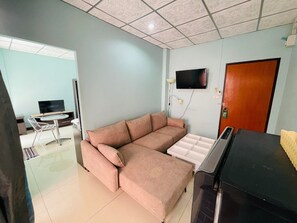 Deluxe Double Room | Living area