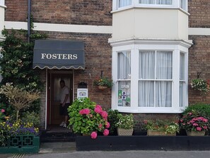 Exterior - Fosters Guest House (Weymouth)