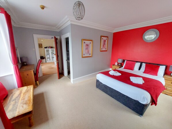 Caja de seguridad en la habitación y escritorio 