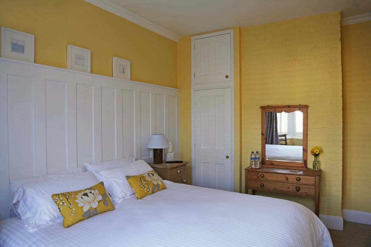 Chambre Double, salle de bains attenante