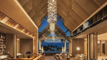 2 restaurants, spécialités Cuisine internationale