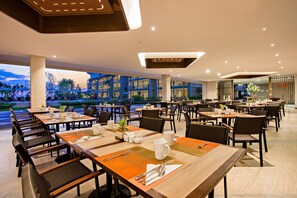 Breakfast area - Bangsak Merlin Resort (Takua Pa)