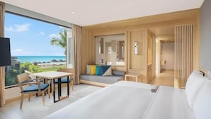 Minibar, in-room safe, desk, blackout drapes - Bangsak Merlin Resort (Takua Pa)