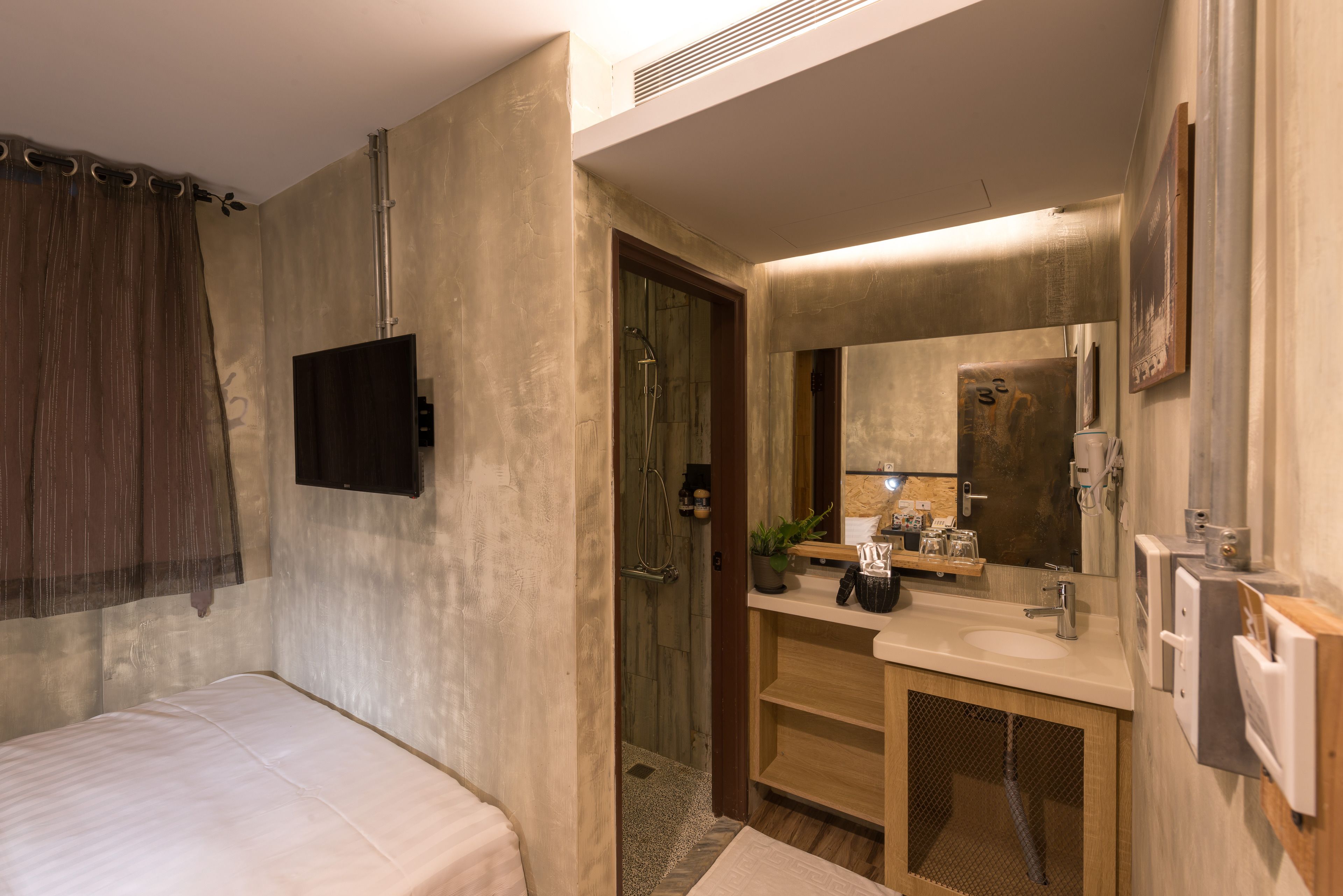 Classic Double Room, 1 Double Bed, Ensuite | Blackout drapes, free WiFi