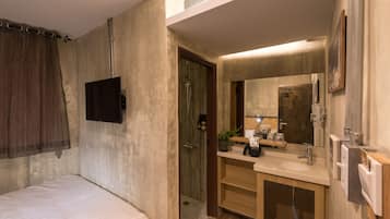 Classic Double Room, 1 Double Bed, Ensuite | Blackout drapes, free WiFi