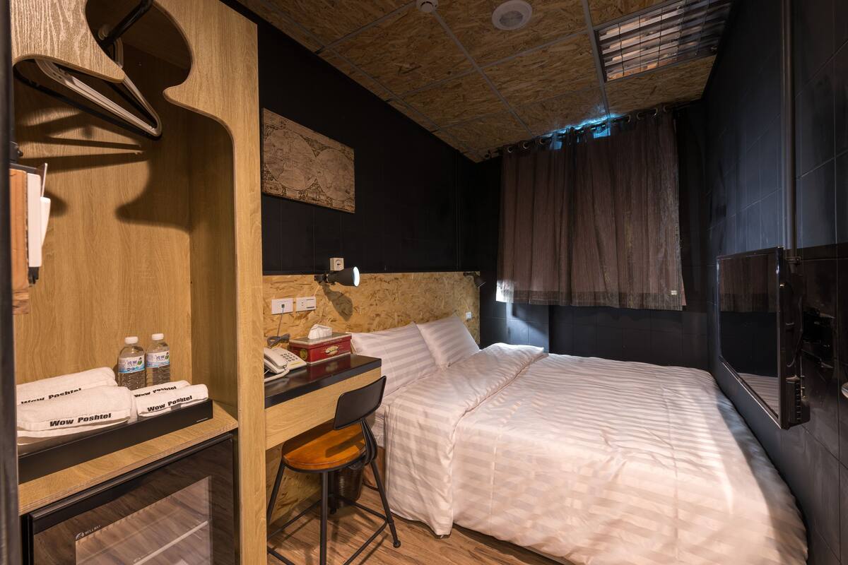 Classic Double Room, 1 Double Bed, Shared Bathroom | Blackout drapes, WiFi (free)