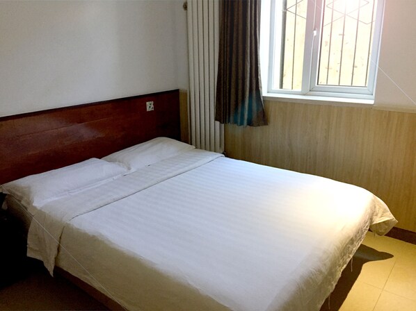 مكتب وواي فاي مجانًا وملاءات أسرّة