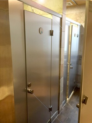 공용 도미토리 | 욕실 샤워