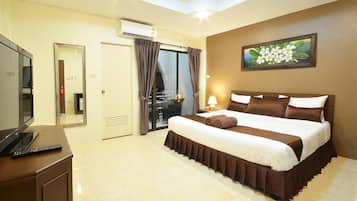 In-room safe, free WiFi, bed sheets