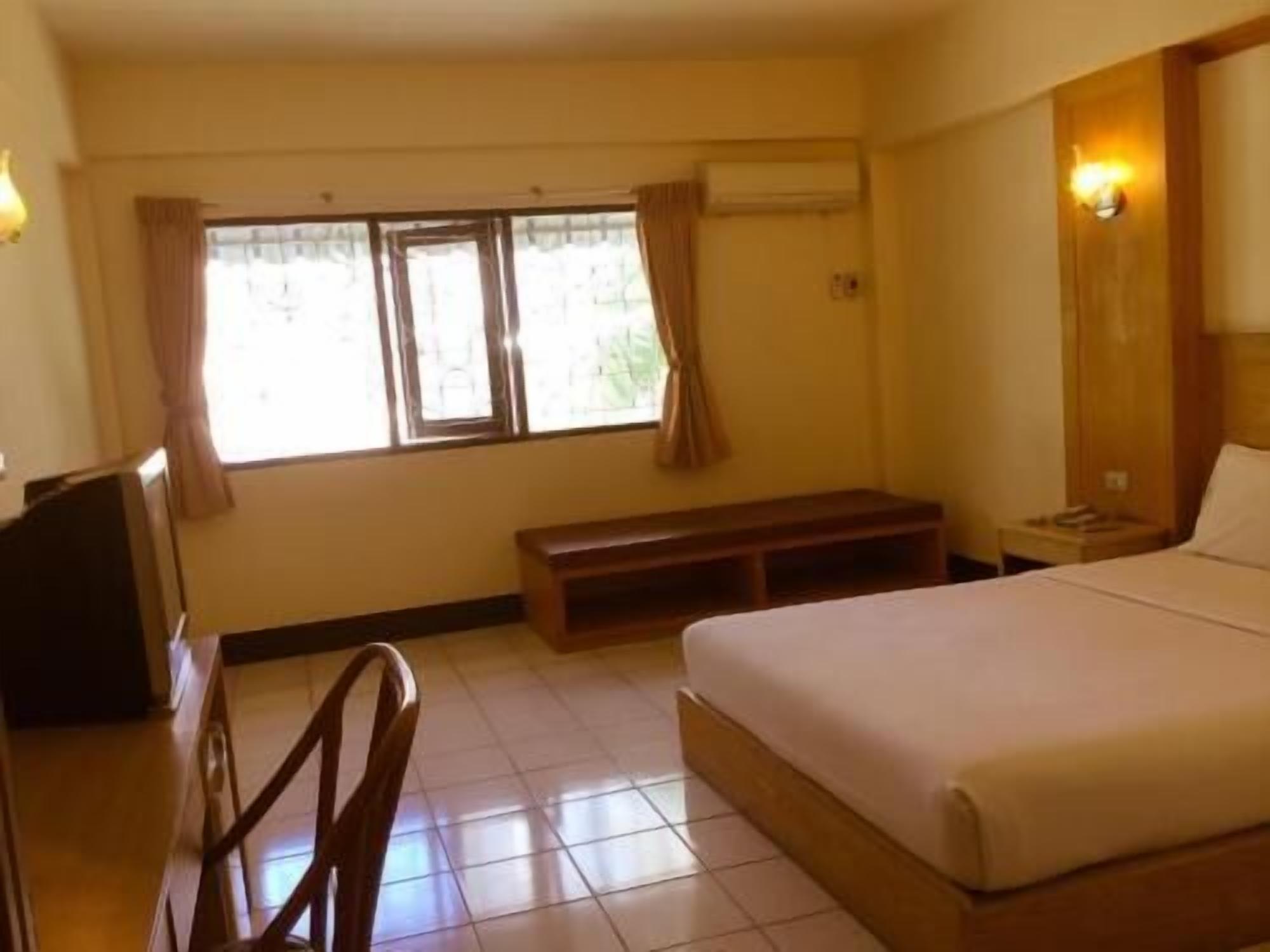 In-room safe, desk, free WiFi, bed sheets