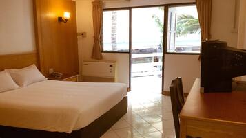 Deluxe Double Room, 1 Queen Bed | In-room safe, desk, free WiFi, bed sheets