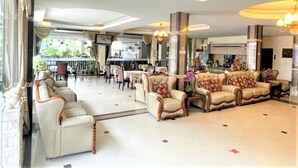 Lobby sitting area - Eurasia Boutique Hotel (Pattaya)