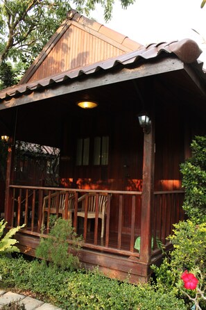 Bungalow, Lanai, Garden Area | Rollaway beds, free WiFi - Baansuanlynjee Maeklong Resort (Bang Khonthi)
